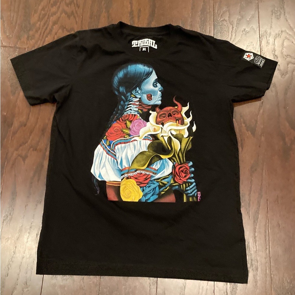 Tribal Black Short Sleeve Tee Shirt Medium Graphic Tee Artist Series (NWOT)
